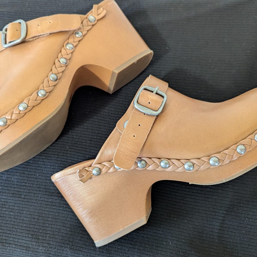 Women's Tan Leather Clogs